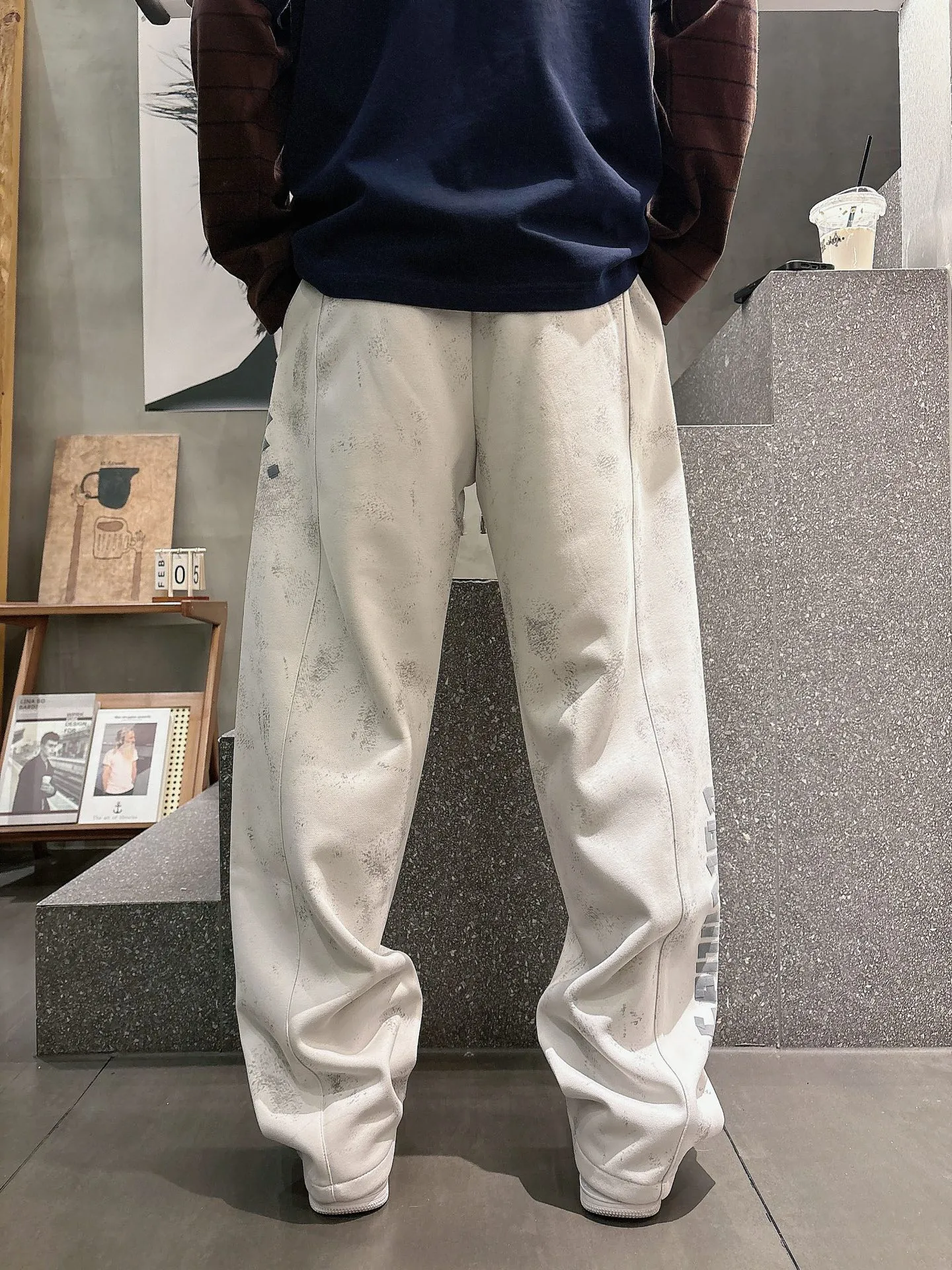 Balenciaga 🆕2026 Autumn and Winter New Arrival Casual Pants! The official website will be released simultaneously. Brand Classic LOGO casual pants, customized fabrics, excellent comfort and strong touch. Highly recognisable, perfect appearance and craftsmanship. Size:M-3XL